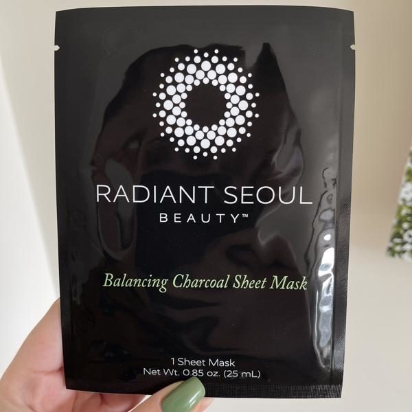 Radiant Seoul قناع الفحم الورقي لتوازن البشرة من Beauty